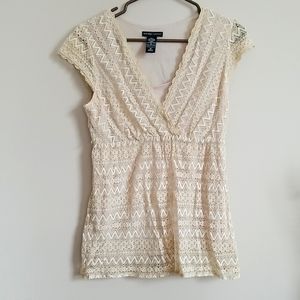 New York & company cream colored lace short sleeve blouse sz M
